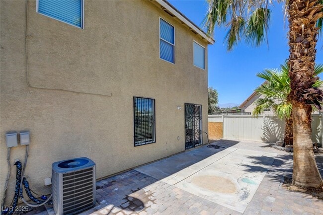 Building Photo - 2142 Pillar Pointe St