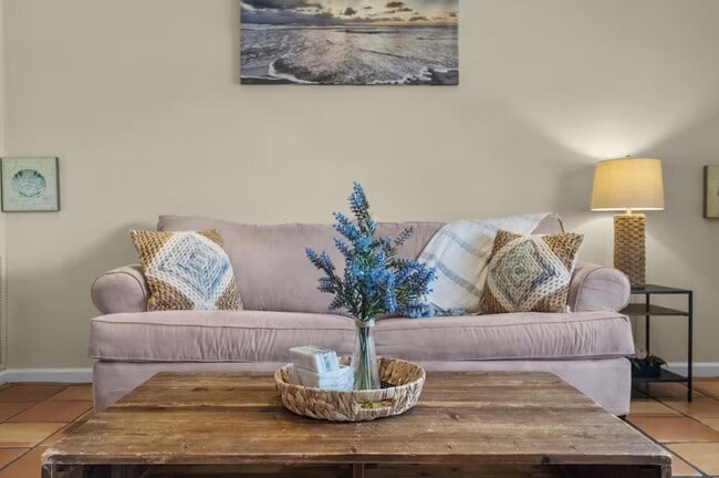 Building Photo - 991 SE Walters Terrace