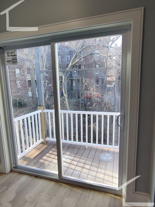 Building Photo - BEAUTIFUL BRAND NEW 4 BED 2 BATH IN BROOKLINE!!!!!