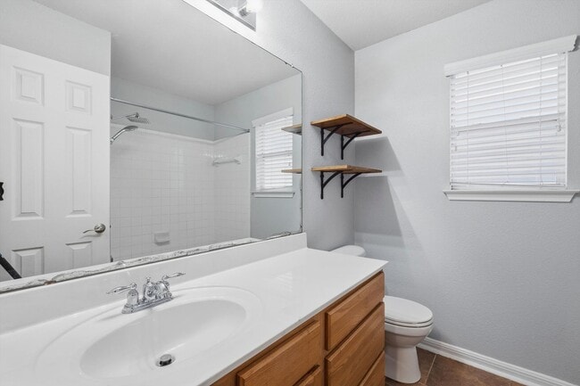 Building Photo - Freshly Painted Spacious 4 Bedroom!