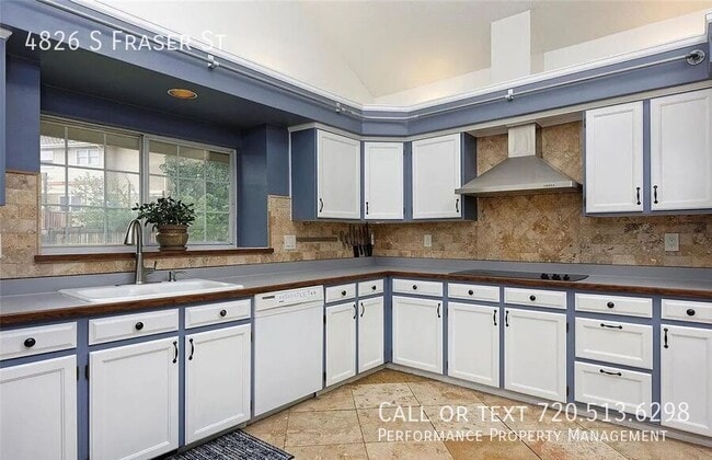 Building Photo - 4826 S Fraser St