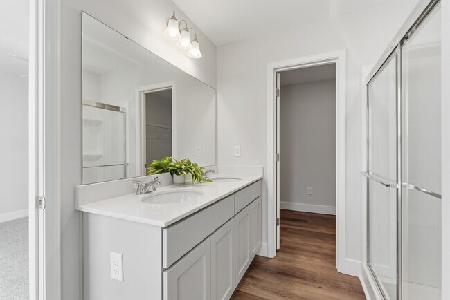 Building Photo - Beautiful 3 Bedroom 2.5 Bath Townhome in East Main Meadows