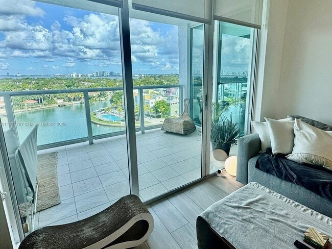 Building Photo - 5900 Collins Ave
