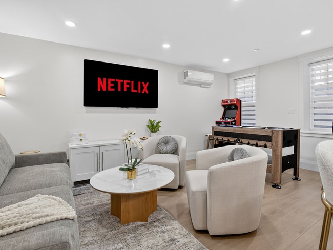 Building Photo - 359 Broadway