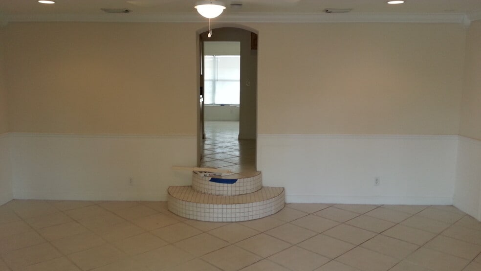 Building Photo - 5653 Coconut Rd