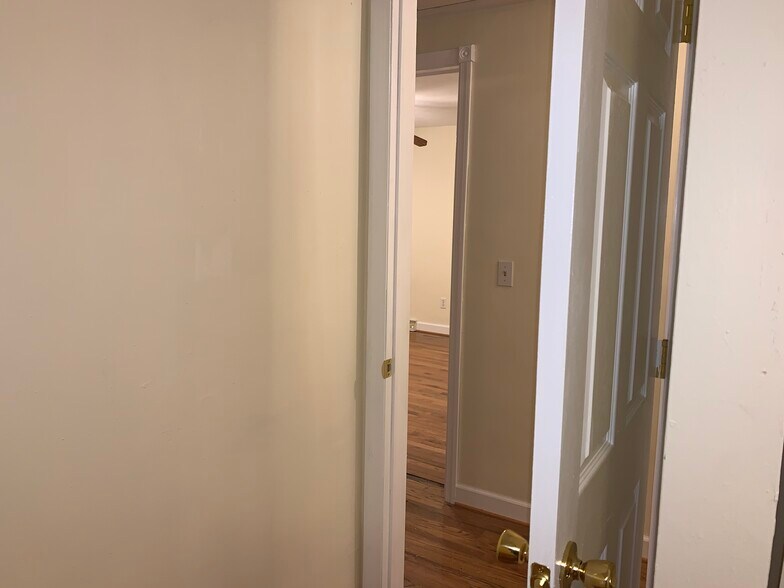 Building Photo - 4268 Sample Ct