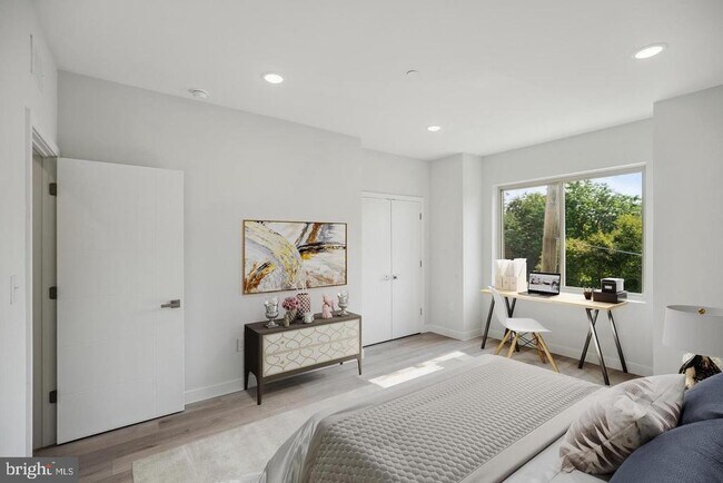 Primary Photo - 2212 N Marshall St