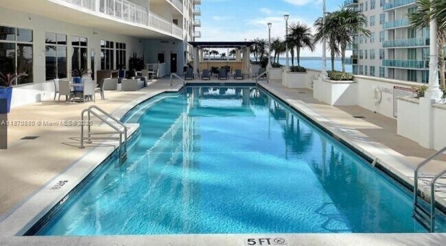 Building Photo - 1200 Brickell Bay Dr