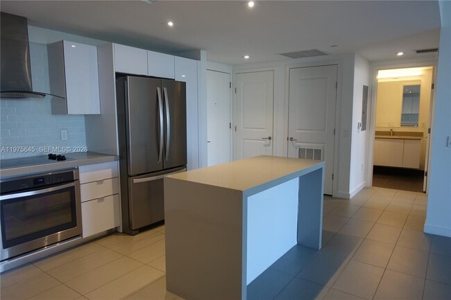 Building Photo - 1600 NE 1st Ave