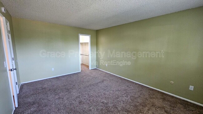 Building Photo - 3234 S Dudley St