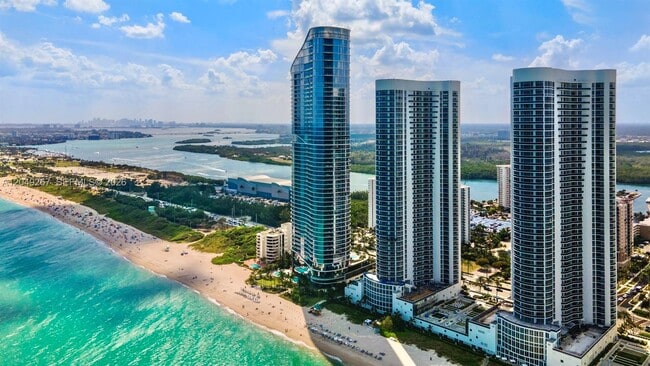 Building Photo - 15701 Collins Ave