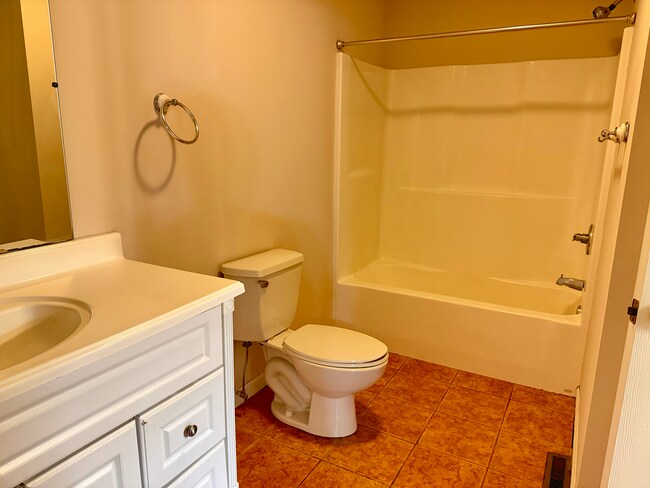 Building Photo - Adams Ave.