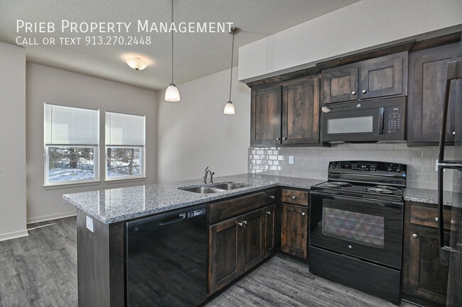 Building Photo - 3209 N 103rd Pl