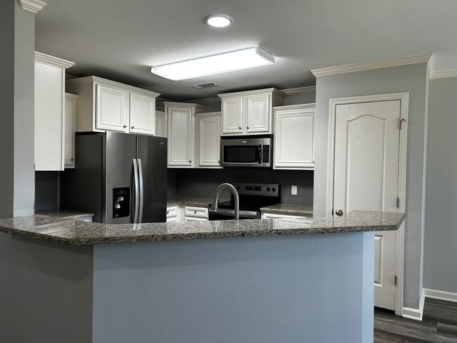 Building Photo - 210-210 Hidden Meadows Dr