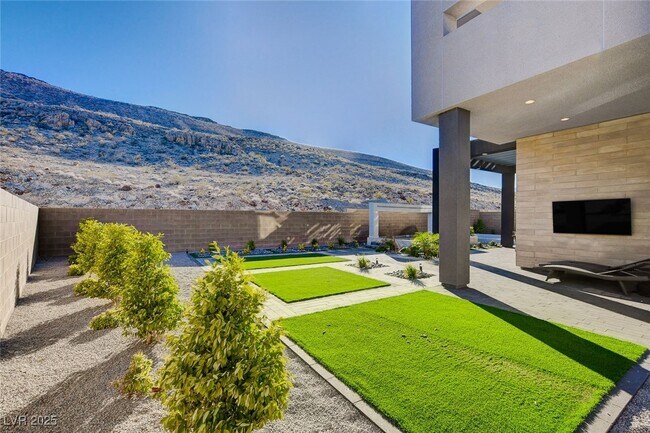 Building Photo - 5289 Feathertop Dr