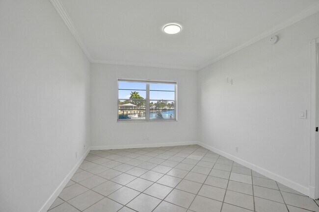 Building Photo - 2201 SE 9th St