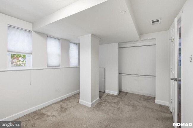 Building Photo - 303 Mansfield Rd