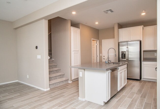 Building Photo - COMING SOON!! GorgeousTownhome in Summerlin