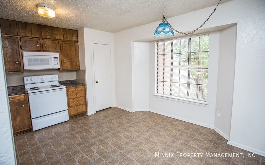 Building Photo - 2325 81st St