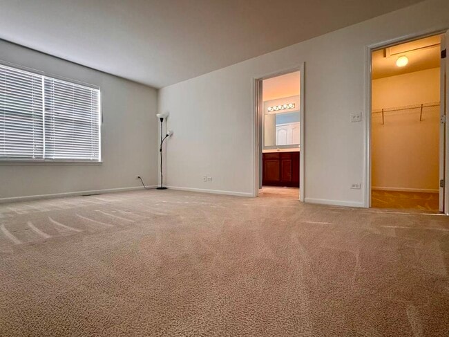 Building Photo - 5734 Oak Ridge Way