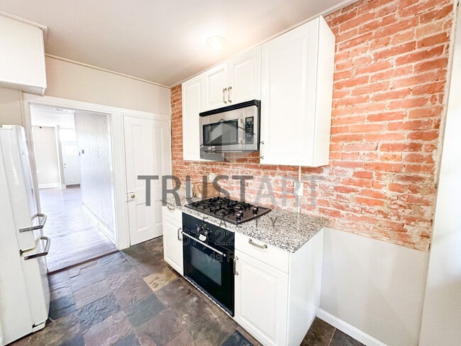 Building Photo - 3885 Manor St