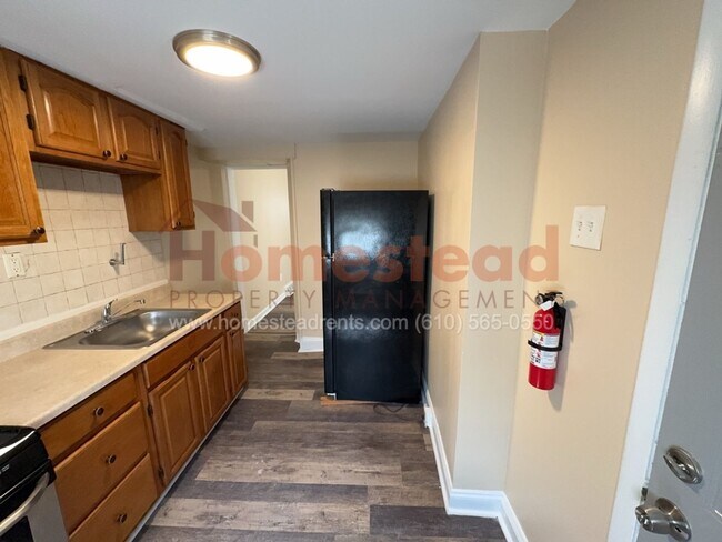 Building Photo - EDDYSTONE HOME FOR RENT!