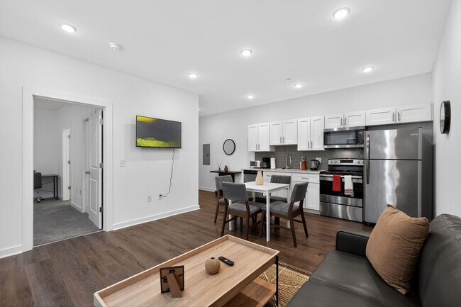 Building Photo - 1516 W Girard Ave