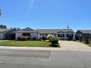 Building Photo - Beautiful Three Bedroom Two Bathroom Home