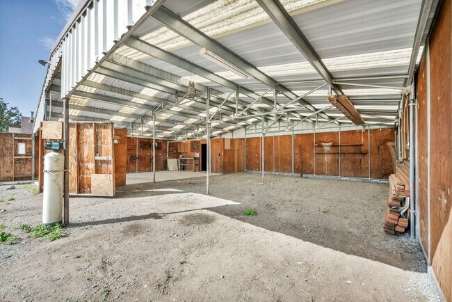 Building Photo - 25 El Caballo Trail