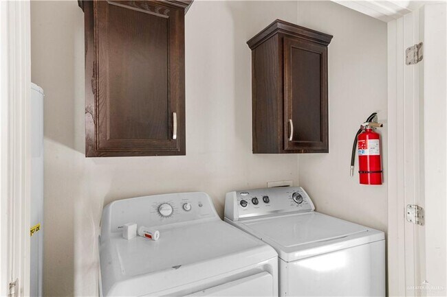 Building Photo - 1707 W Smith Dr