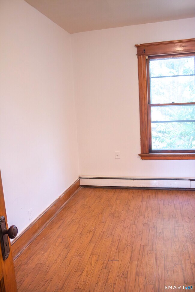 Building Photo - 405 Wilson St