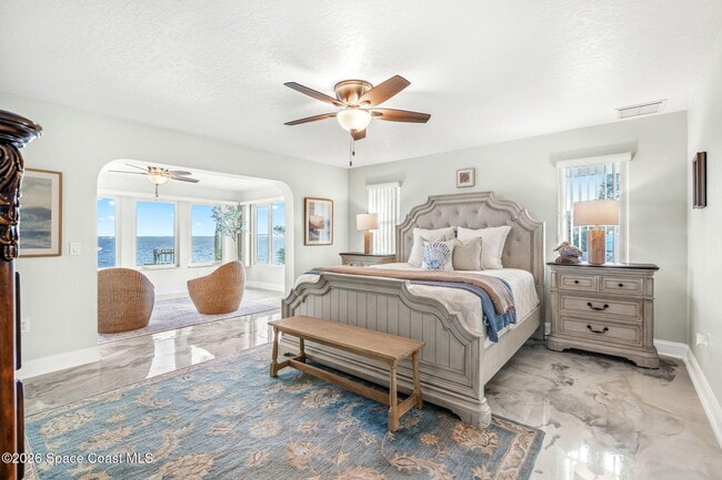 Building Photo - 100 Bonita St