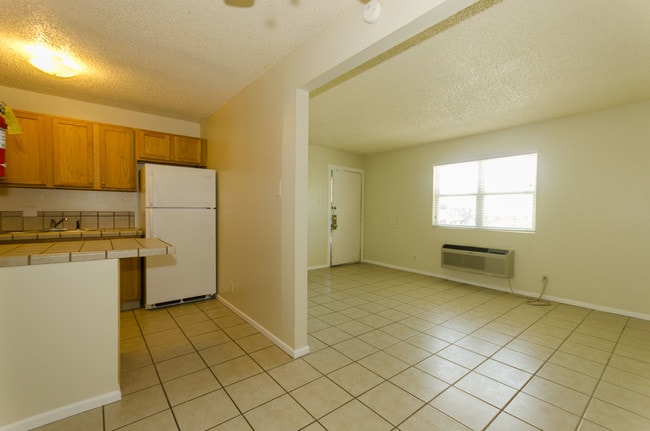Building Photo - Hampton Arms Apartments