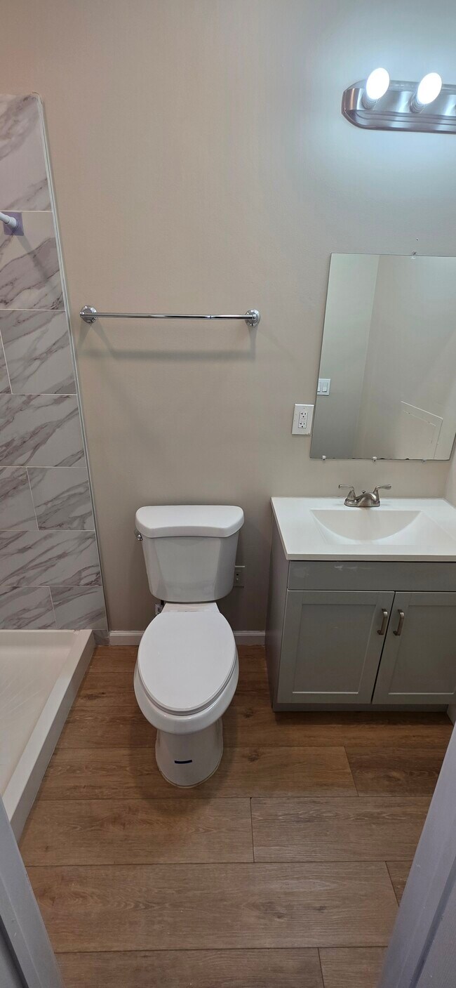 Building Photo - 238 N Rose St