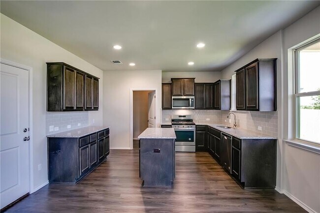 Building Photo - 349 Horsemint Way