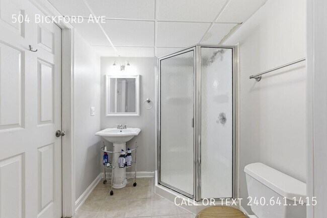 Building Photo - 504 Bickford Ave