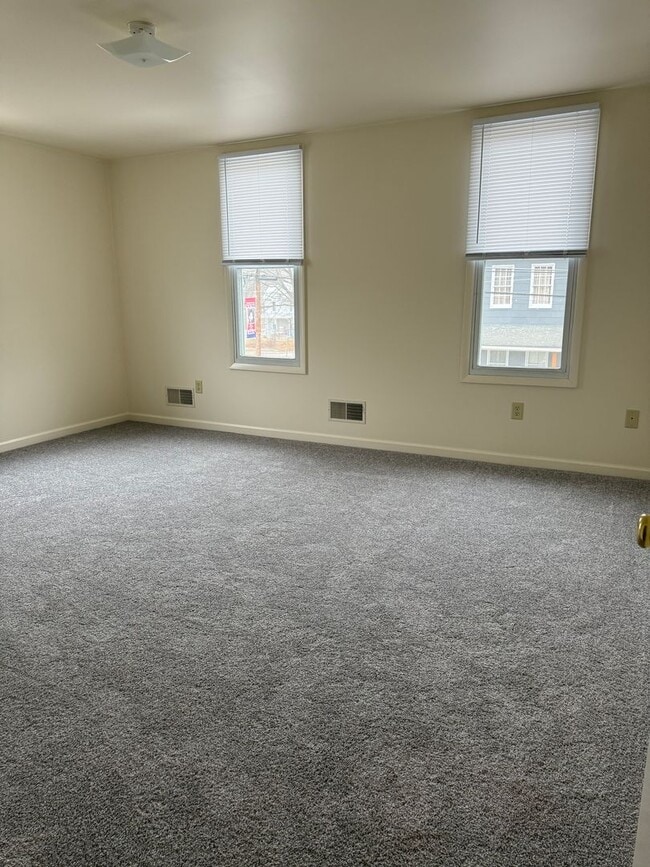 Building Photo - 112 S Fayette St