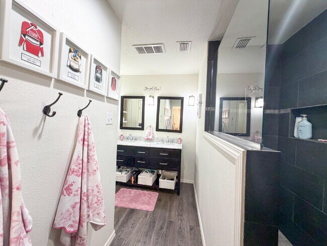 Building Photo - 3111 43rd St