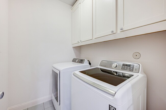 Building Photo - Sawyer Heights Luxury Living