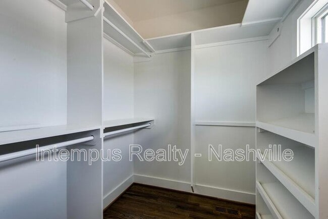 Building Photo - 958 9th Ave S