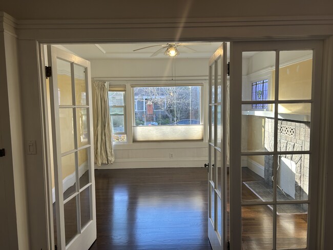 Spacious bedroom - 2315 Ward St