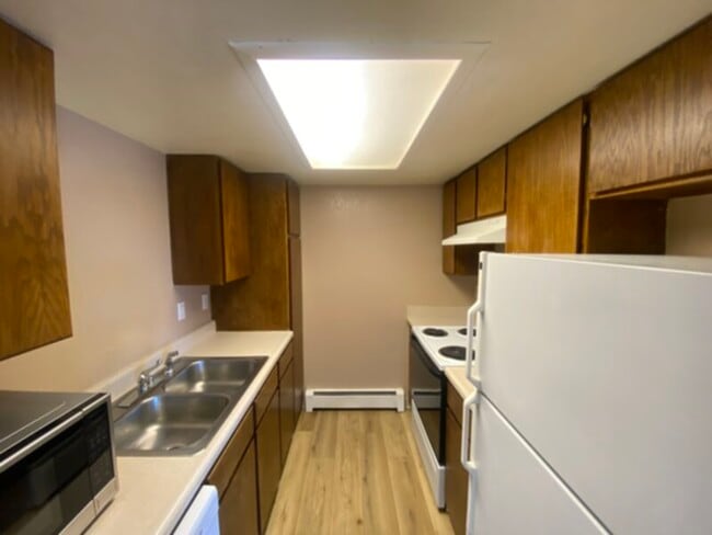 Building Photo - Just Blocks from CMU