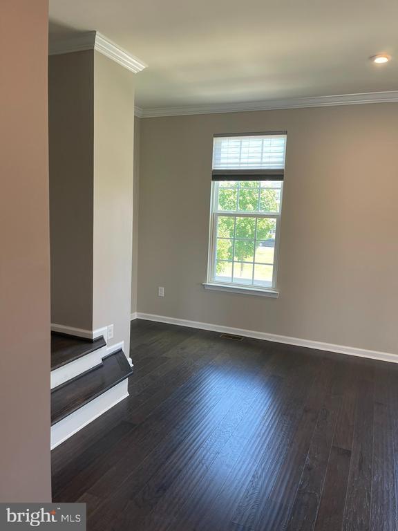 Building Photo - 331 S Parkway Dr