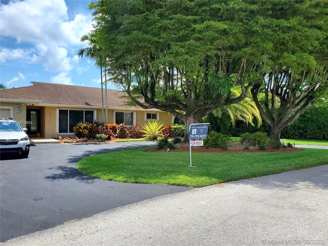 Building Photo - 13111 S Calusa Club Dr