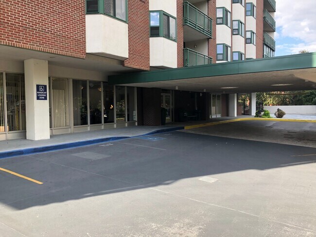 Building Photo - Penn Square