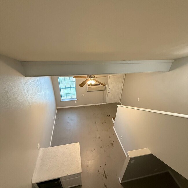 Building Photo - $500 Off 1st Full Month!* All Utilities In...