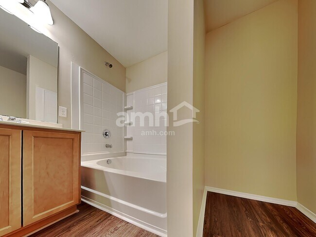 Building Photo - 423 Kerriann Ln