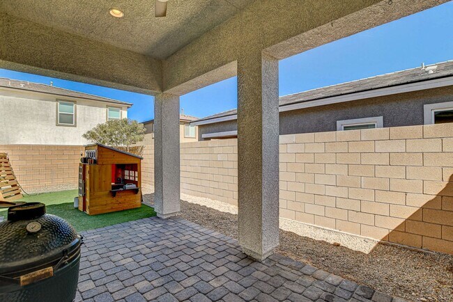 Building Photo - BEAUTIFUL 3 BED 2 BATH IN GATED MOUNTAINS ...