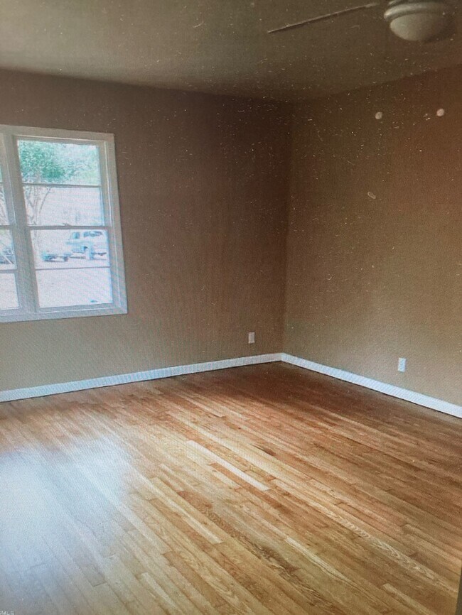 Building Photo - 3 bedroom 2 bath home located in Gulfport