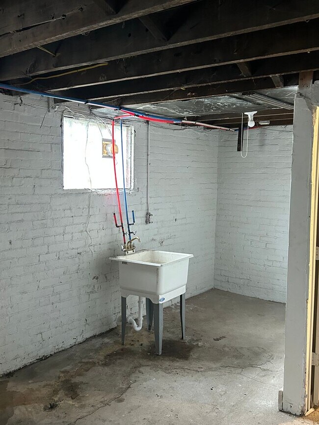 Building Photo - 81 Woodland St